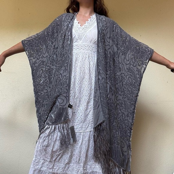 Janika Designs Grey silk velvet shawl with fringe - Picture 3 of 12